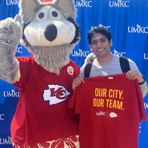 Image of Sandeep with UMKC mascot