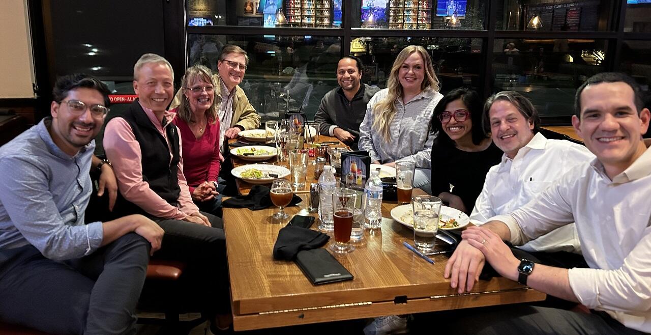 Image of a group of pepole at a restaurant